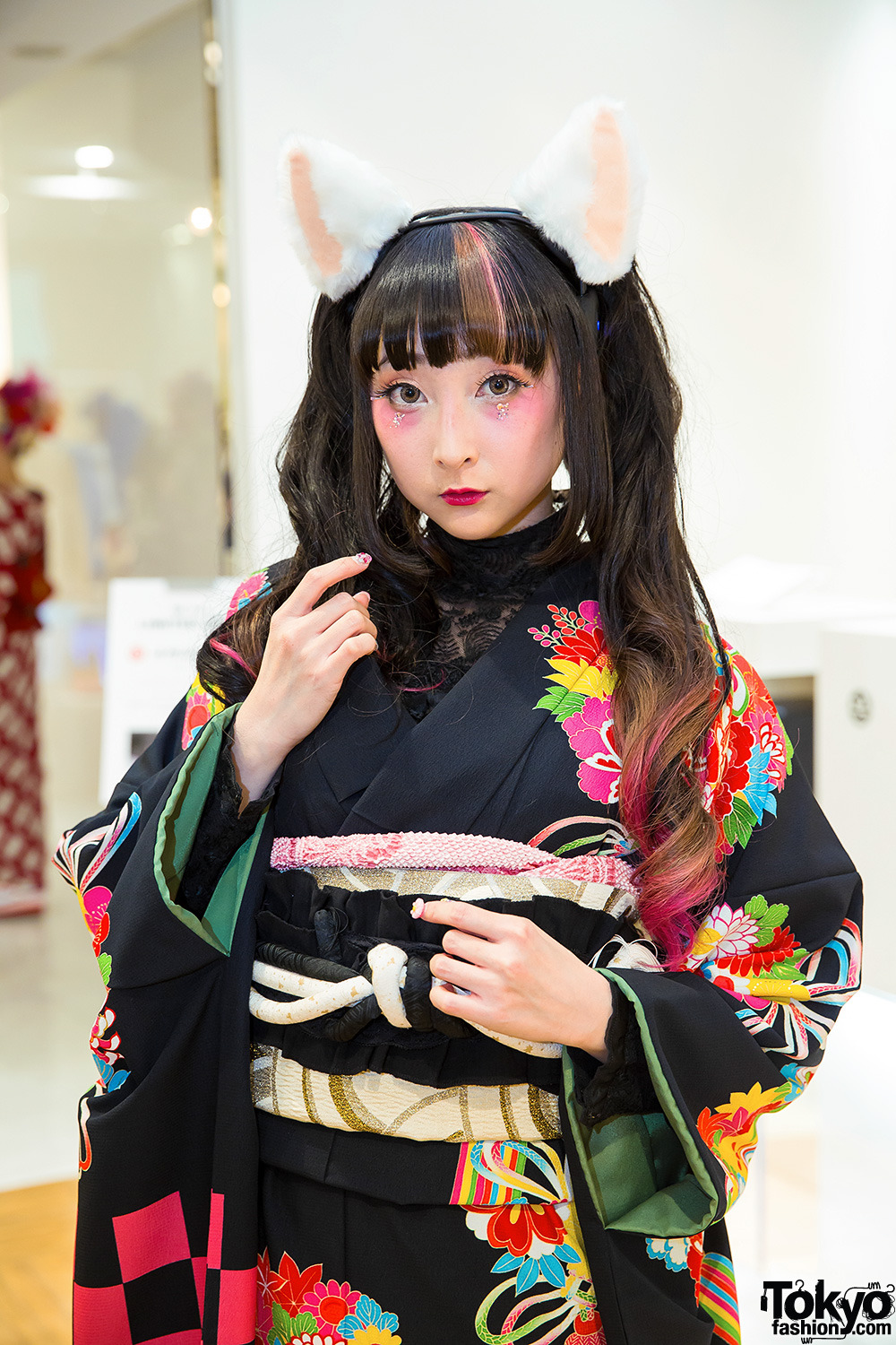 tokyo-fashion:  Tokyo-based model &amp; YouTuber RinRin Doll wearing a cat print