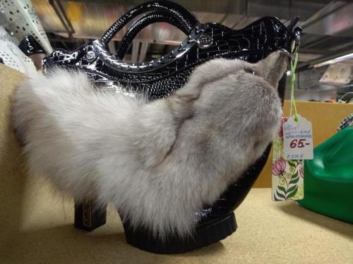 shiftythrifting: A fox that is a shoe that is a bag. A whole dang chimera. [thrift market, Estonia] 