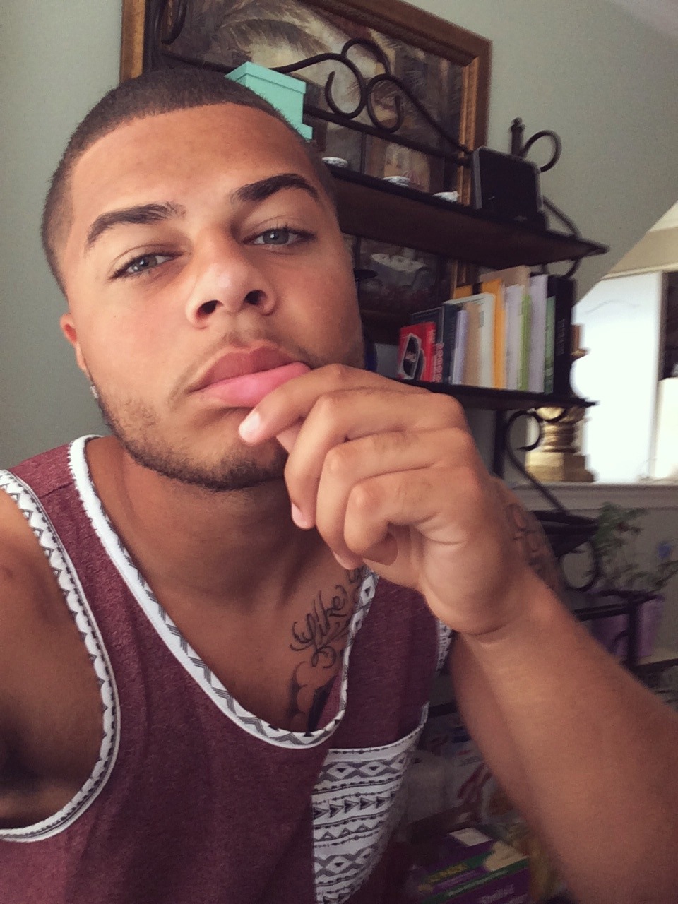 damonrodgers:  💉😏🙌😍 