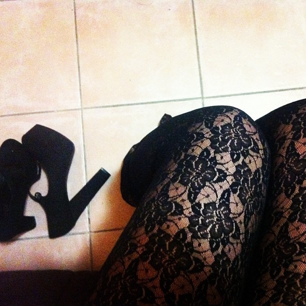 alessiasabatini:  #calze#calzedonia#black#pizzo 