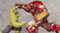 superherofeed:  HULKBUSTER vs HULK statues