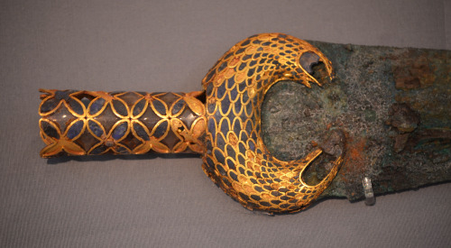 greek-museums:  National Archaeological Museum:  Mycenaean swords and hilts: Fragment of a bronze sw