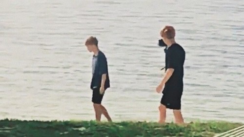 armynochuu9798: Jungkook filming Jimin is my favorite concept.