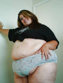 feedthessbbw:  a fat huge soft belly and