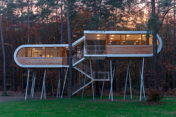 cjwho:  A special kind of tree house by Nimbus Group