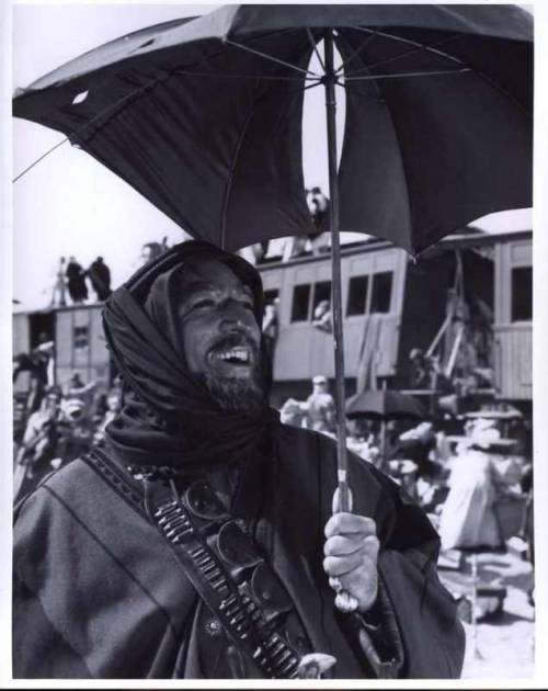 tcm-cinema: Anthony Quinn sur le plateau de Lawrence d’Arabie.