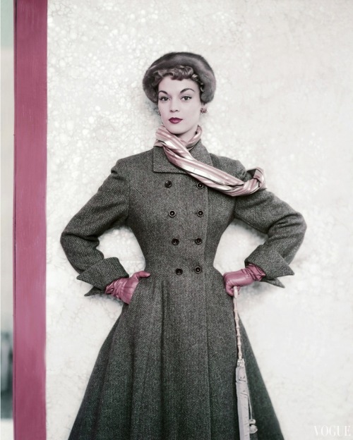 alwaysbevintage:Love, love, love the look!Jean Patchett photographed by Horst P. Horst for Vogue, 19