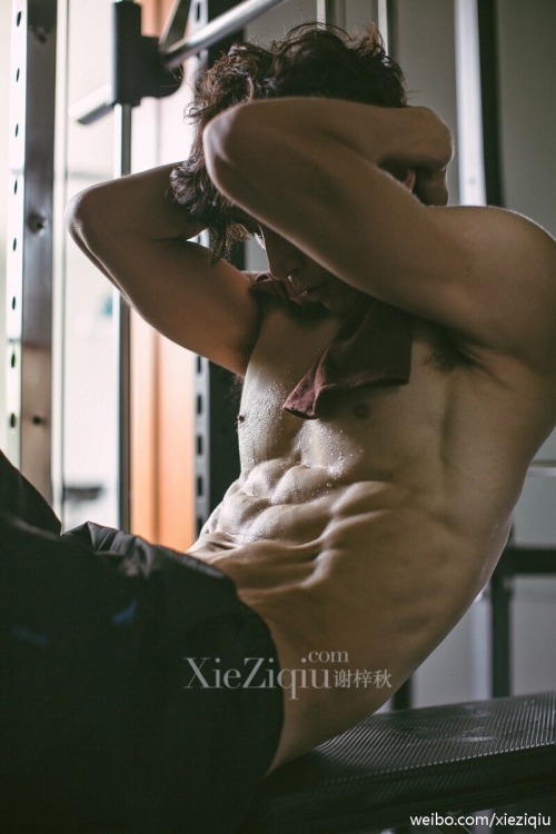 hunkxtwink:  XieZiqiu - I would love to see more of this guyHunkxtwink - More in my archive 