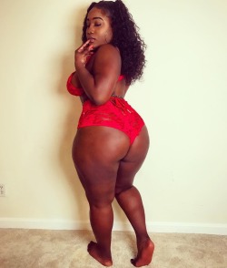 fletchertrowan: maceleven: https://www.instagram.com/malibuxte  THICKILISCIOUS 