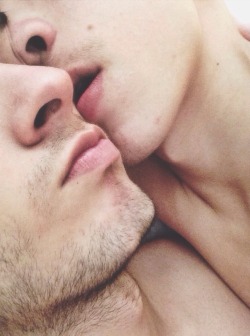 boys-x-boys:  Beards and kisses 