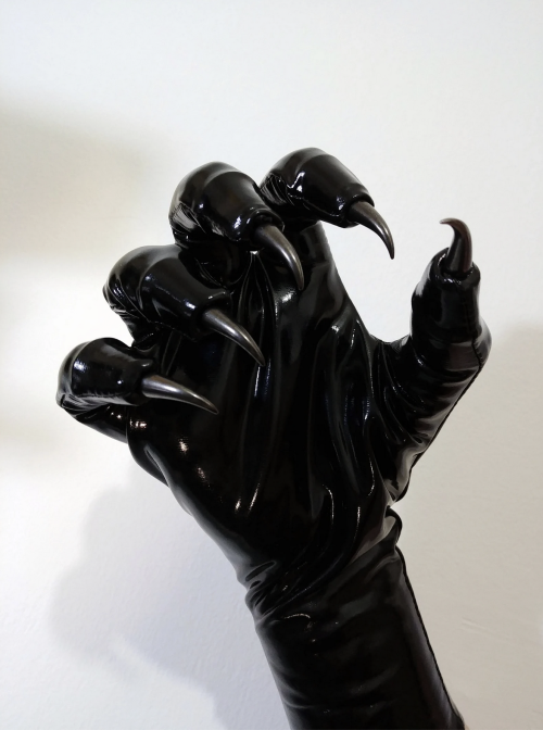 snootyfoxfashion:Claw Gloves from VixyDen