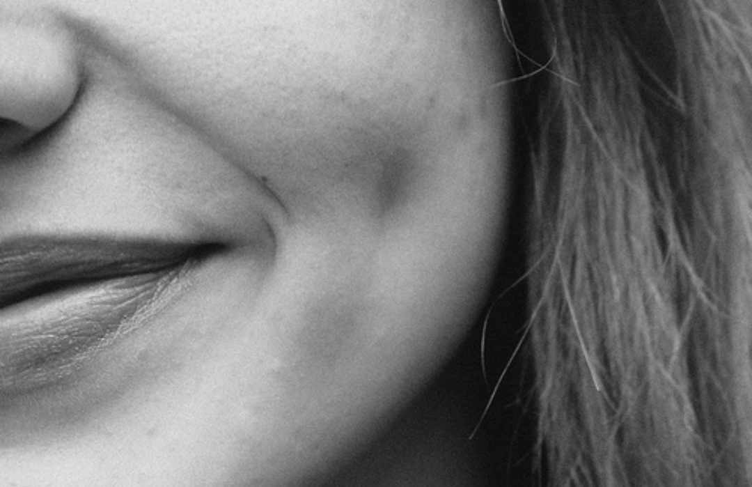 “Quel POTERE che solo a Te è concesso.
Il potere di rendere le mie labbra
sorrisi, tutto il giorno….”
E & -emme-