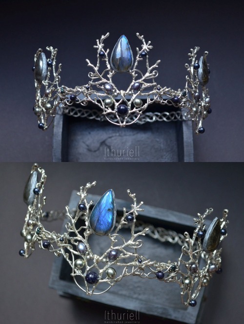 sosuperawesome:  Crowns and TiarasIthuriell on Etsy 
