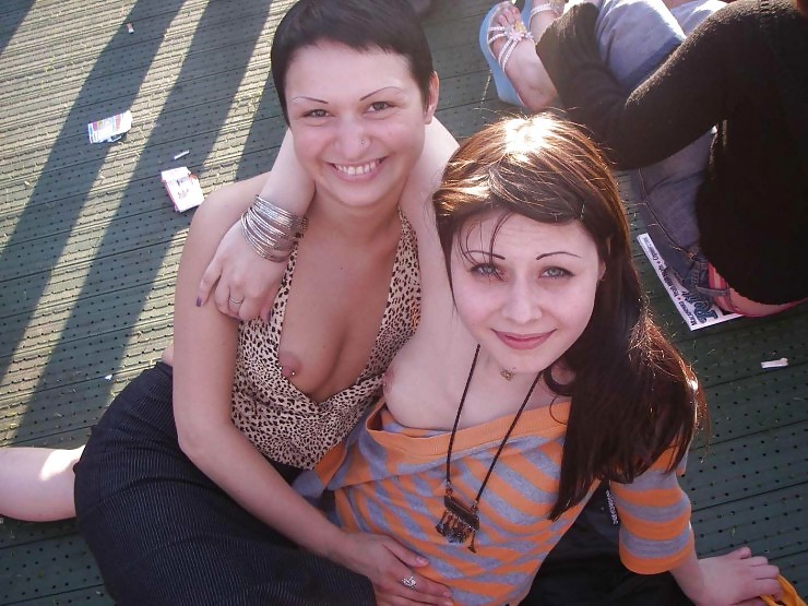 More nip slip pics at http://pussyslip.tumblr.com/