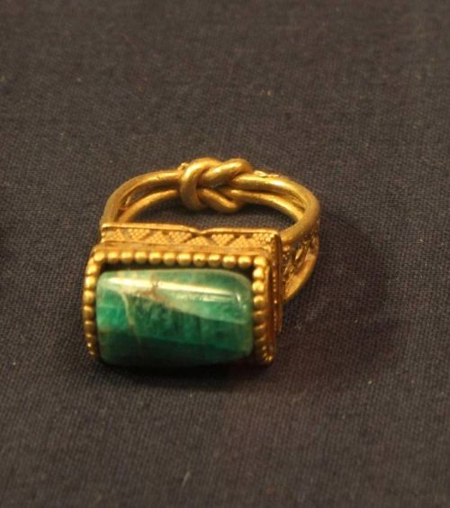 Ancient Egyptian Ring Gold ring with green jasper stud and decorations on the band. Greco-Roman Peri