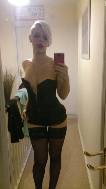 calivy:  slfconclsion:  I feel like a porn star and I can’t wait till Jake comes home! This was his favorite one XD    You look like a porn star too. 😍