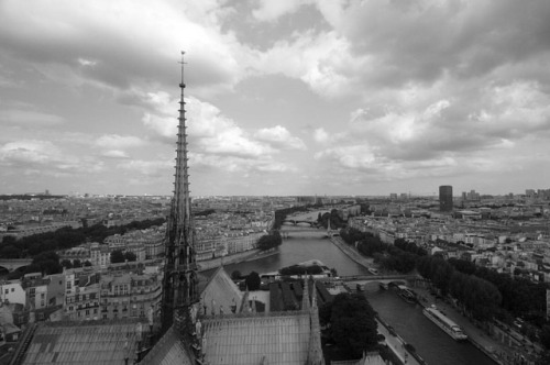 My heart is breaking. #notredame #paris (at Cathédrale Notre-Dame de Paris) https://www.instagram.co