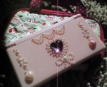 I Dont Know If Thats A DS Or A Compact Mirror