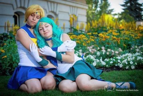 Look at how cute we are QwQ . . . Photo: @paula_kreba  Sailor Uranus @velocic  Sailor Neptune @kitka