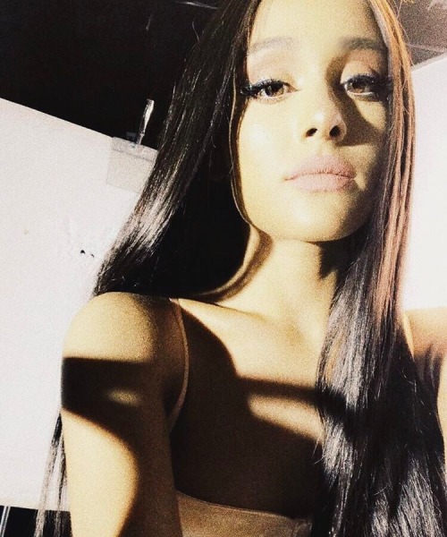 nophotoshedcelebpics:  Ariana Grande leaked pics