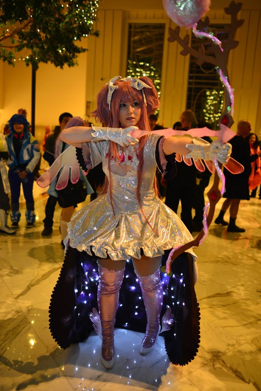 ignotae:  cifera:  ahhhhh such a nice hallway shot of my ultimate madoka cosplay!!