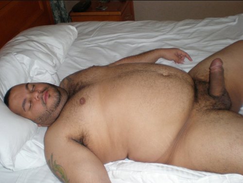 arthurmexdf:  trunklegs:  Damn.  Sexy as fuck.  Mmmmmm.  Que rico trozo!!!!!