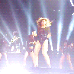 adoringbeyonce:  Beyoncé steps to ‘Diva’ in Brooklyn (x) 