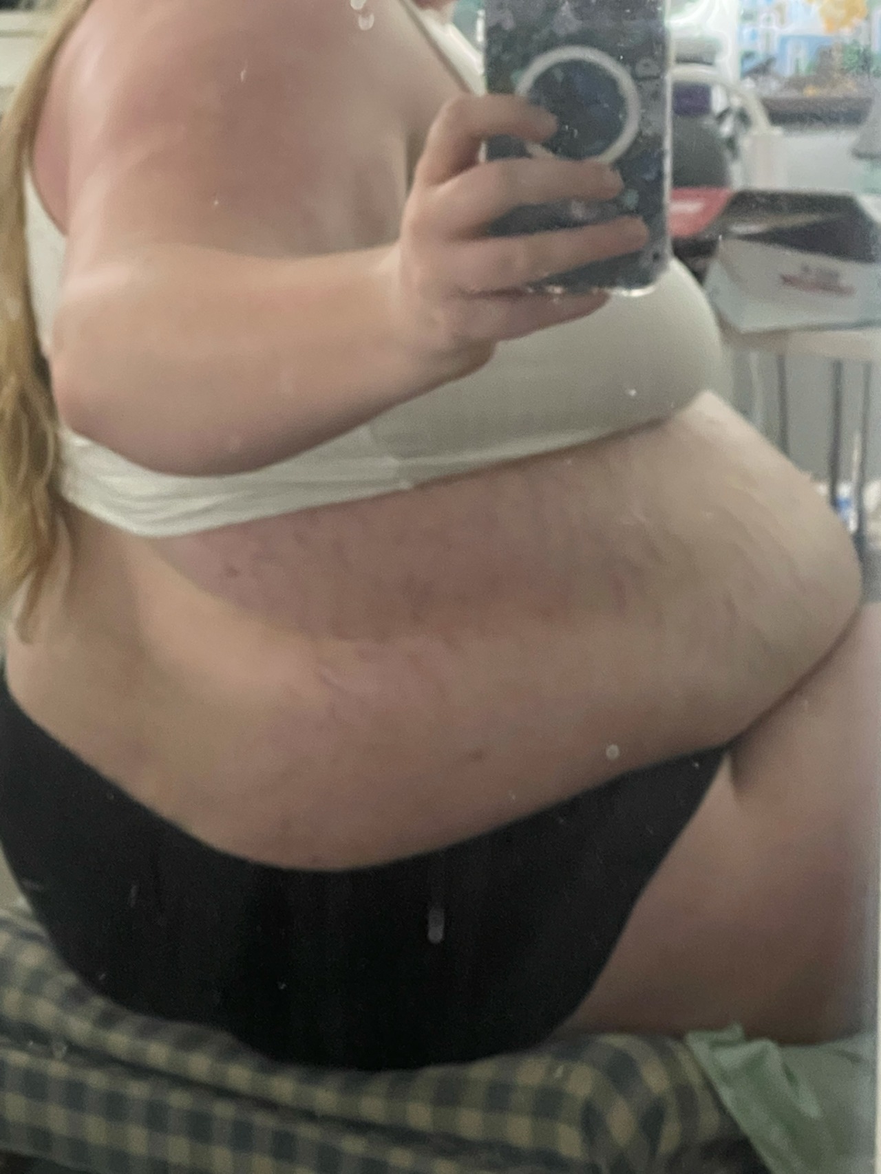 justpeachypiggy:justpeachypiggy:Omg I’m becoming a whale 😳Follow my onlyfans for more of thisss (and to help me get fatter)20% off for new and old subscribers!! ✨🐷