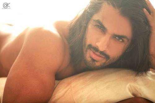 menofindia:Vishal Raj (by Amit Khanna)