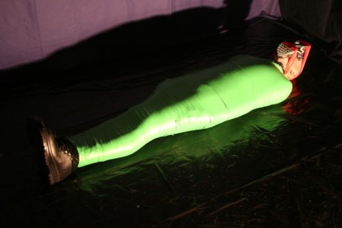 https://lovetapebondage.tumblr.com/post/142135297591