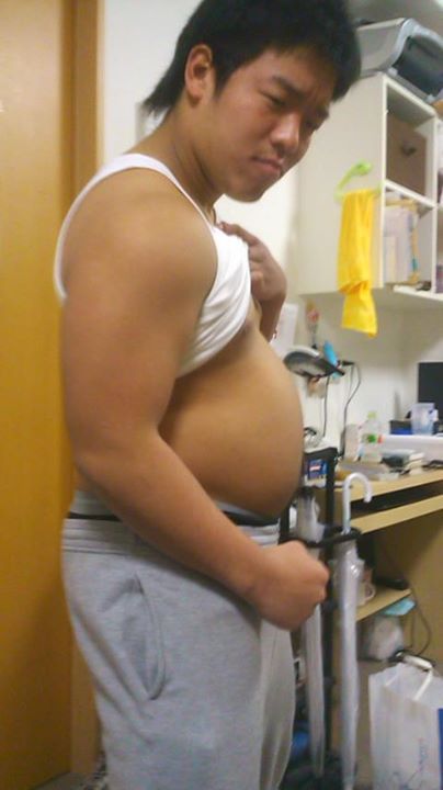 youisfat: dboy-78: This guy got fat in his freshman year and loves to show off his gut. Some guys hi