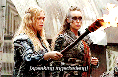 keepcalmimspidey:commandrlexa-blog:Commander Lexa + Sky People have no chillthis