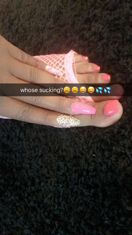 freakytgirl: I need my toes sucked nice and sloppy!