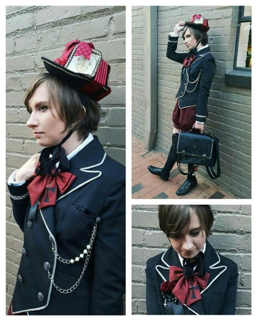 kira-ouji:  Last night, I went to an art gallery meetup with my friends. It was cool to dress up, lo