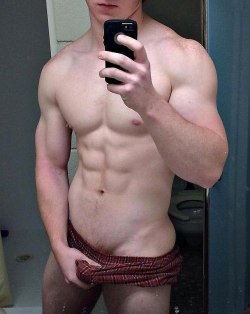 texasfratboy:  hot muscle selfie!