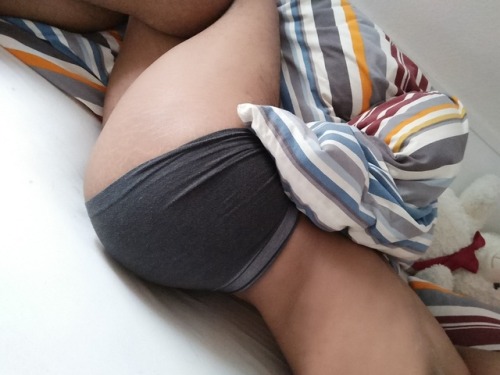 n-knnb:  My ass flat but i know my angles 😁