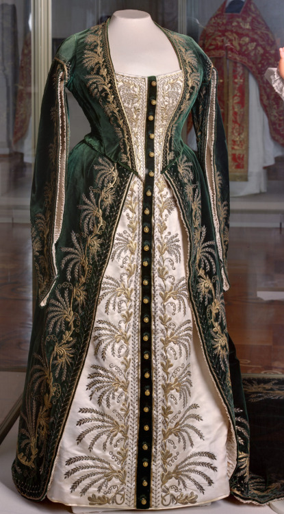 teatimeatwinterpalace: Ceremonial Court Dress for a lady-in-wainting, St Petersburg, Atelier of Olga