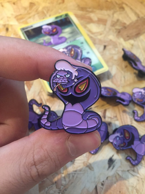 welele:  logoside:  THUMBS, en Etsy.  Incumplen derechos de imagen por dos y por eso te gustan el doble