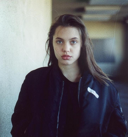 booyouchan:  cybergirlz:  ANGELINA JOLIE AS A TEENAGER ARE YOU FUCKING KIDDING ME