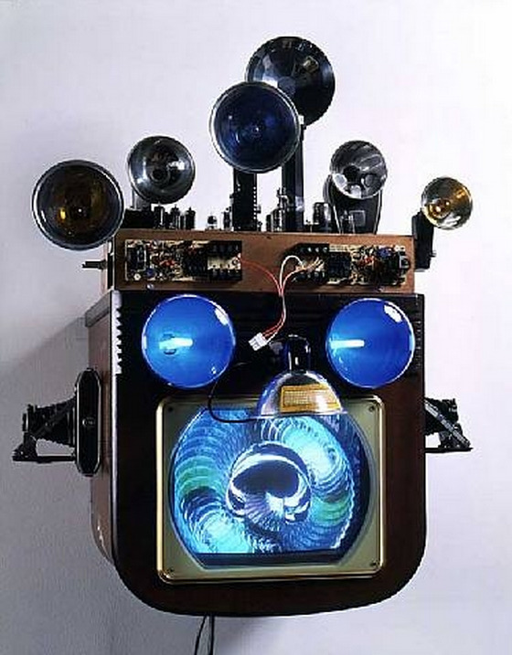 magictransistor:  Nam June Paik. Fractal Flasher. 1994.  analogue EYES