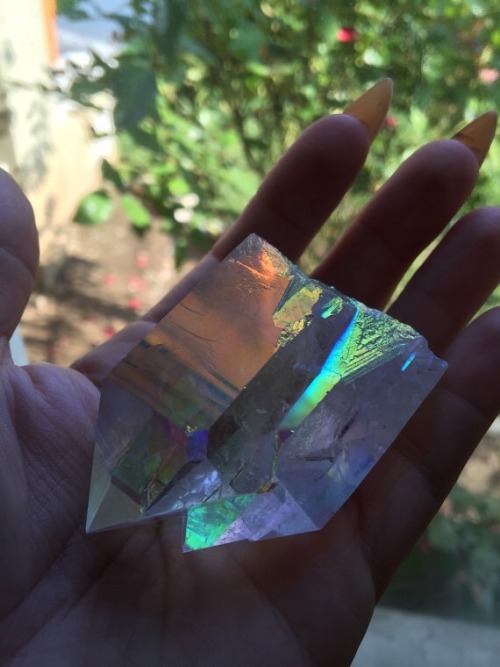 ✨Angel Aura is used in meditation and can help one meditate on finding the proper course of action i
