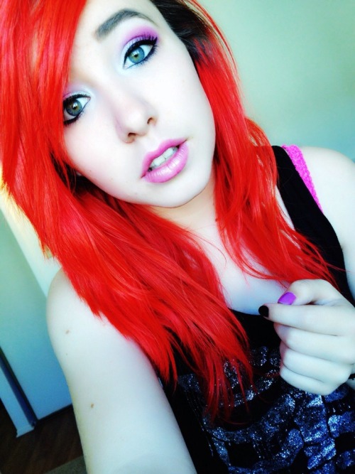 deadlycollision:  Well here’s a selfie  HAIR.  <3