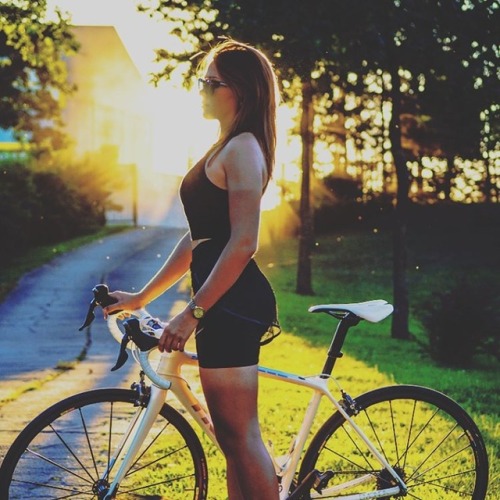 cancycle: pretty girl, pretty bike, great tanlines!