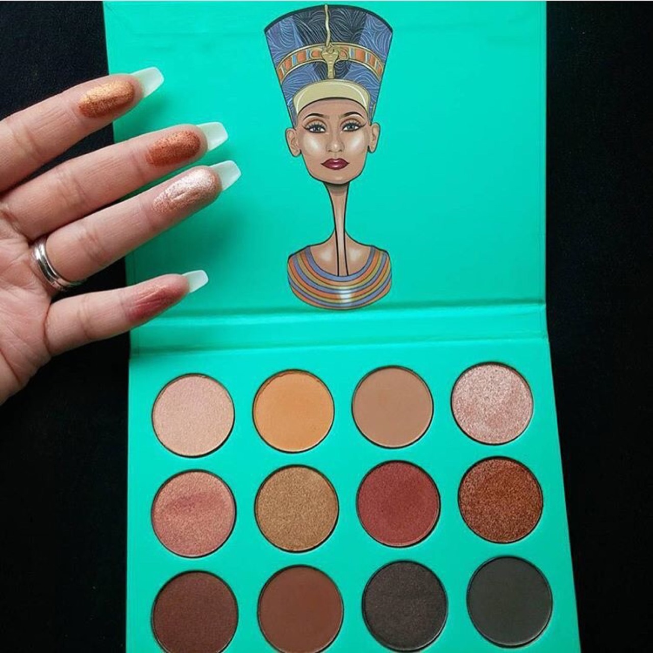 lasfloresdemay0:  tahreza:  this palette is so gorgeous and its only $20 on juviasplace.com