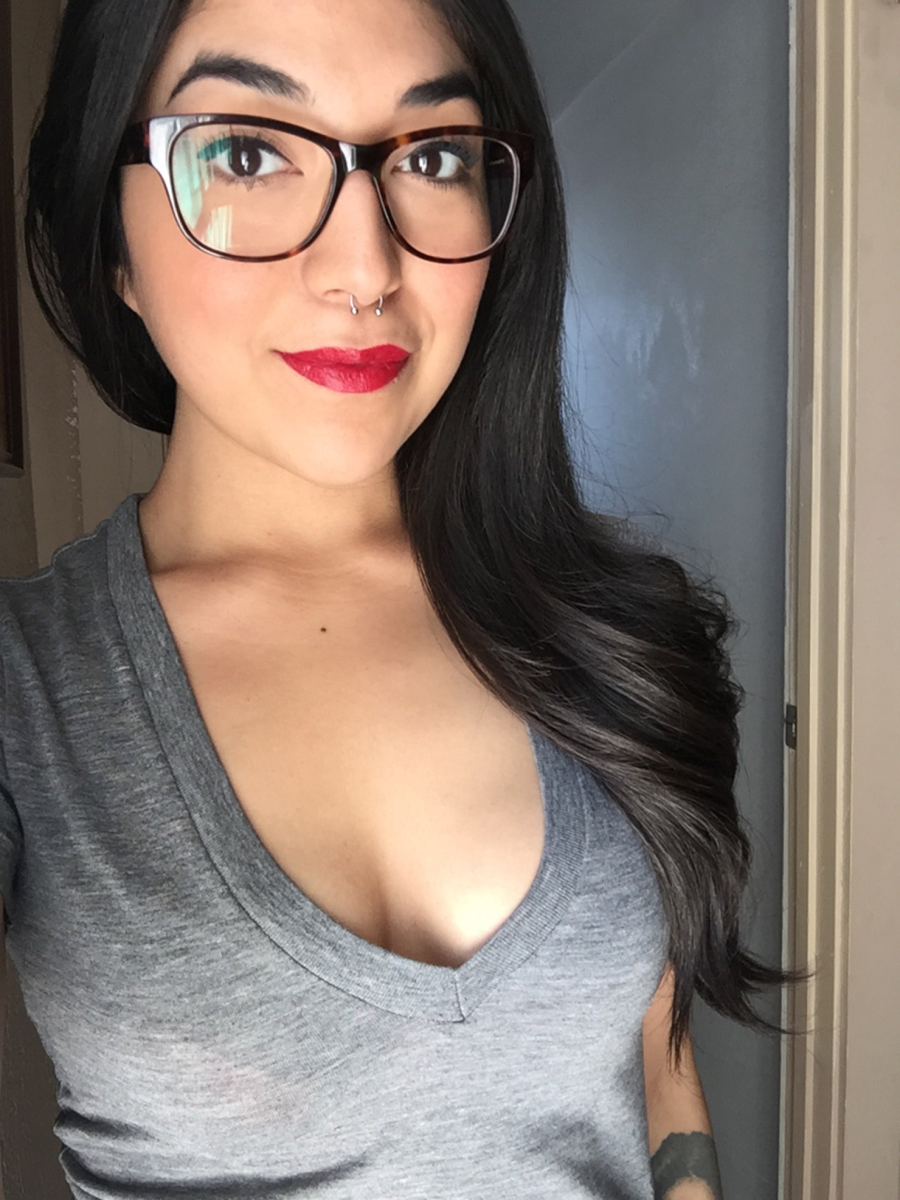 endoftheharvest:  This is old and I miss my long hair.  Let&rsquo;s chat beautiful