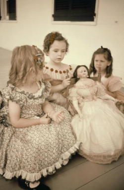 dollmixture:  Southern girls playing on the