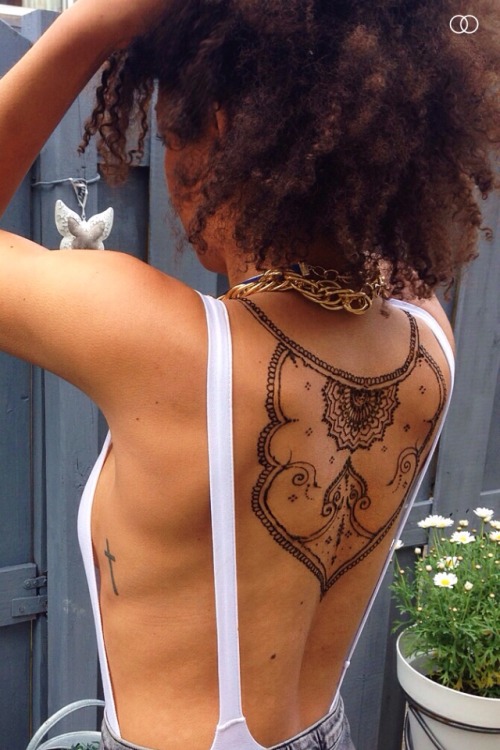 urbanna:  Backpiece henna tatt by @ssaadmalek (insta)