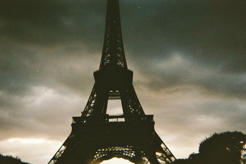 jihyoo:  untitled by deakrostochil on Flickr. 