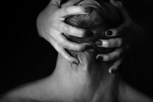 hzqueen-herprincesspet:  chipped-red-nail-polish:  ♦  http://hzqueen-herprincesspet.tumblr.com