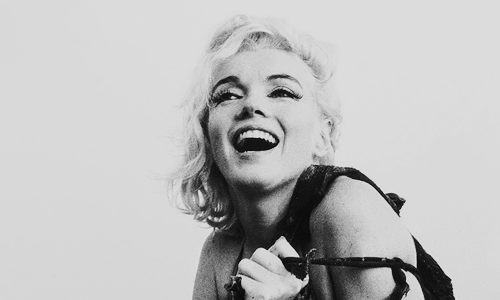 beauvelvet:  Marilyn Monroe at Santa Monica Beach.  Photos by George Barris, 1962.